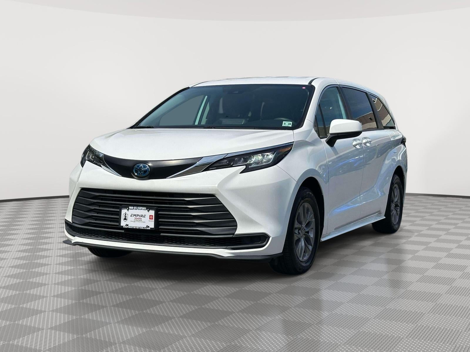 2023 Toyota Sienna LE