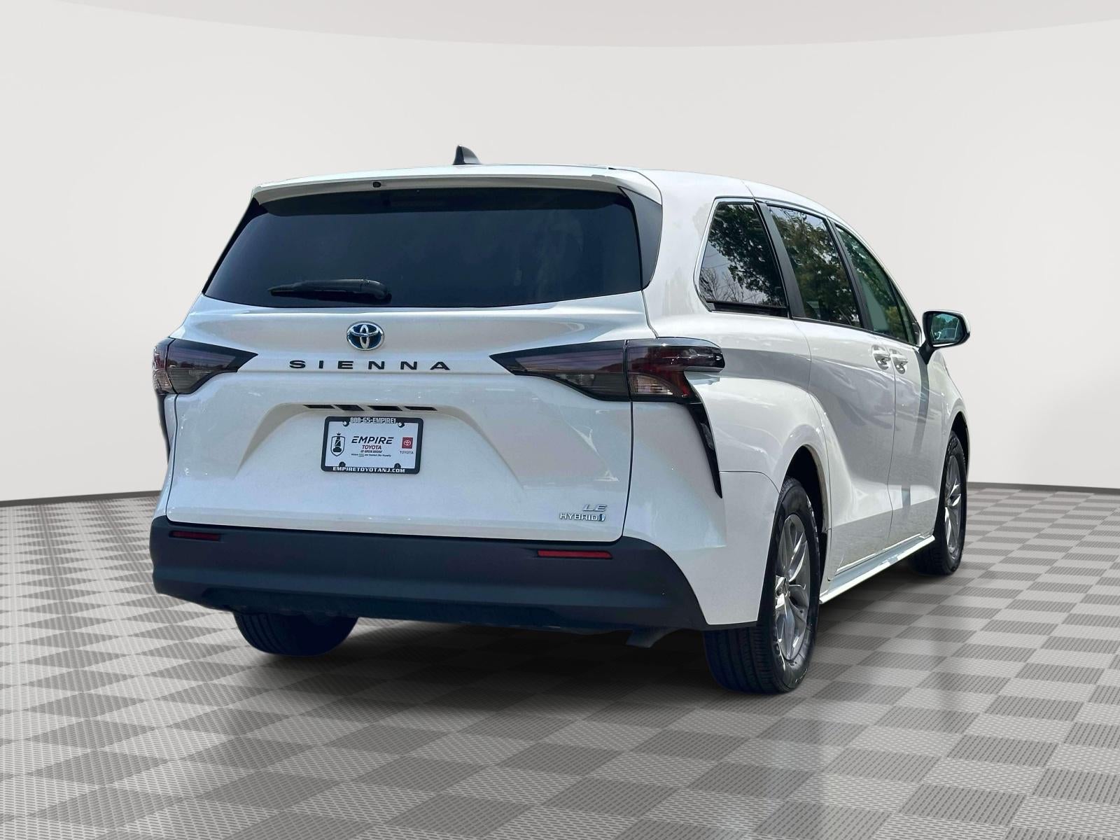 2023 Toyota Sienna LE