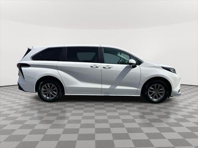 2023 Toyota Sienna LE
