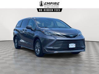 2022 Toyota Sienna LE