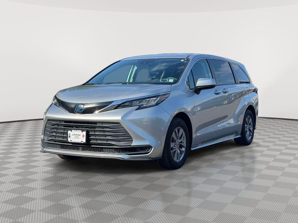 2022 Toyota Sienna LE