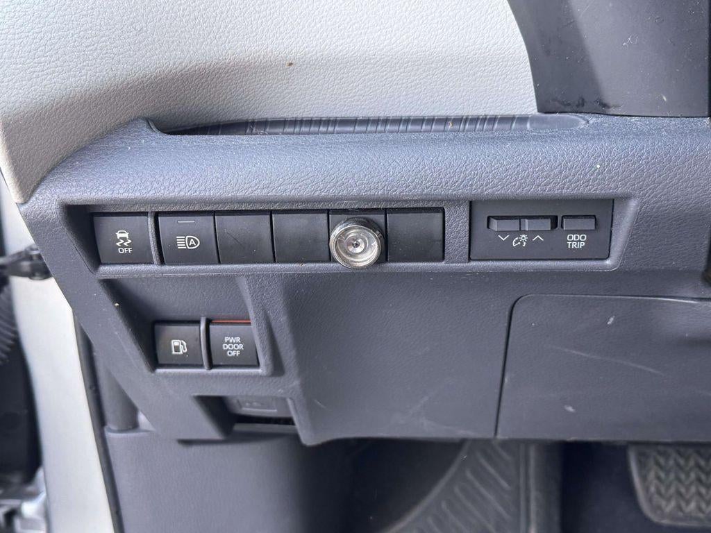 2022 Toyota Sienna LE