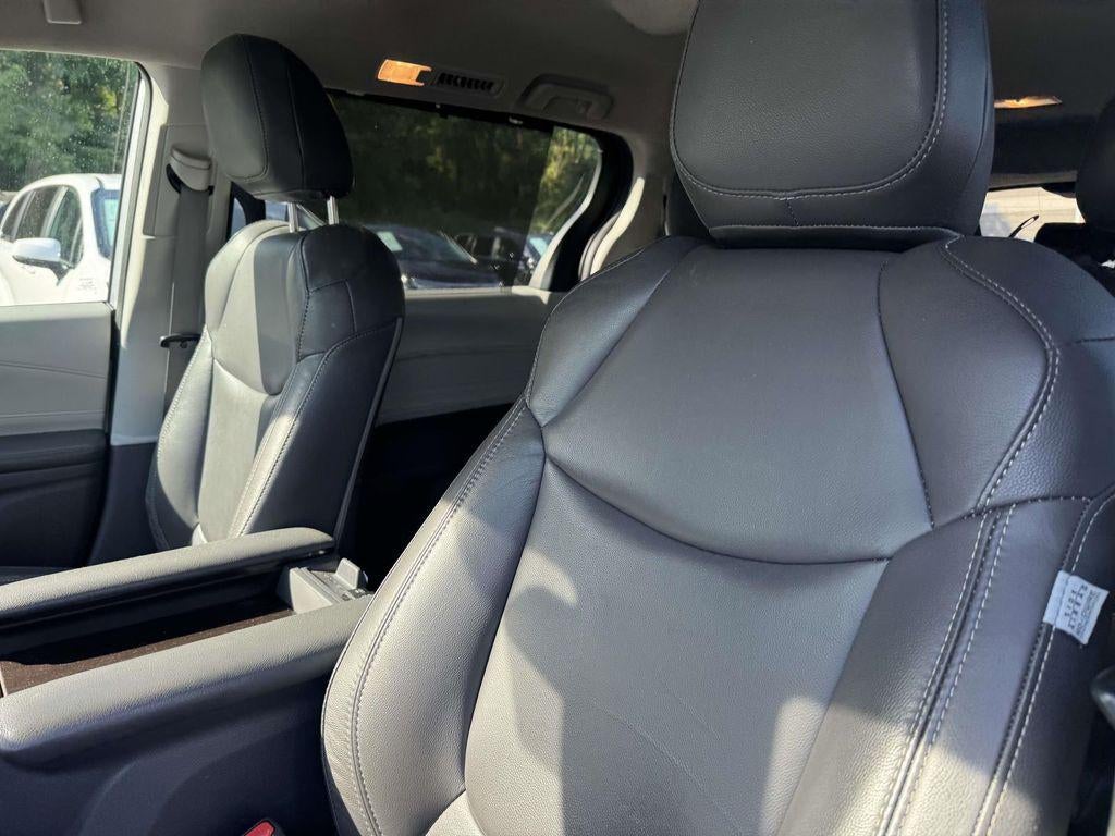 2022 Toyota Sienna LE