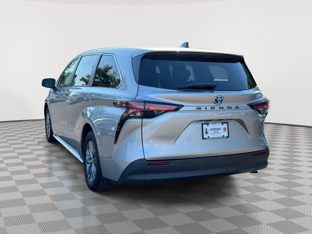 2022 Toyota Sienna LE