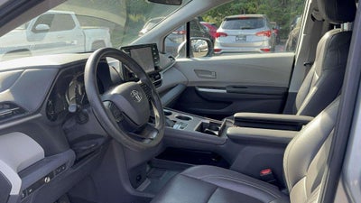 2022 Toyota Sienna LE