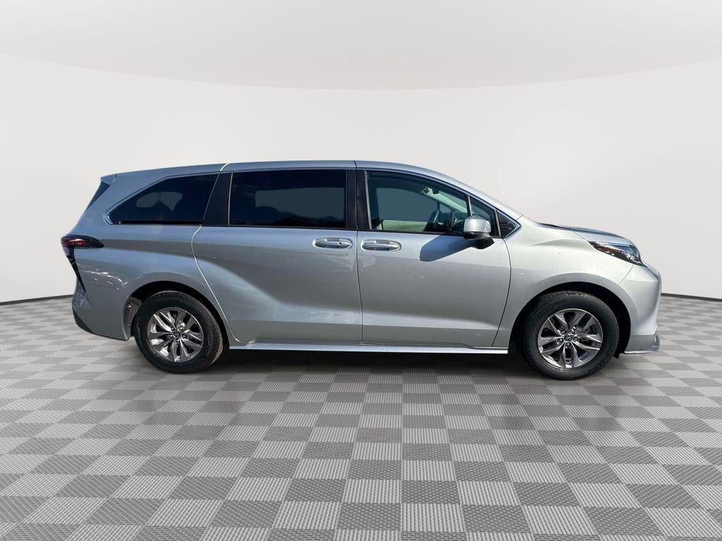 2022 Toyota Sienna LE