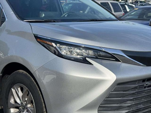2022 Toyota Sienna LE