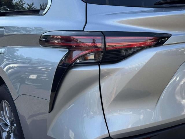 2022 Toyota Sienna LE