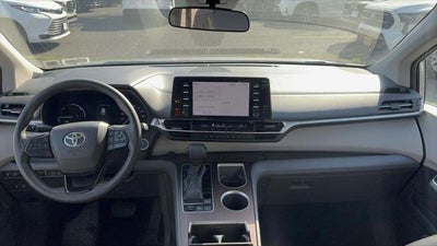 2022 Toyota Sienna LE