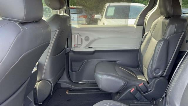 2022 Toyota Sienna LE