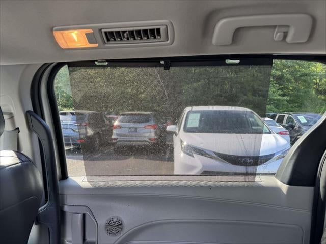 2022 Toyota Sienna LE