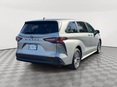 2022 Toyota Sienna LE