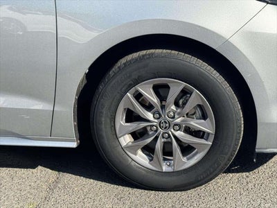 2022 Toyota Sienna LE