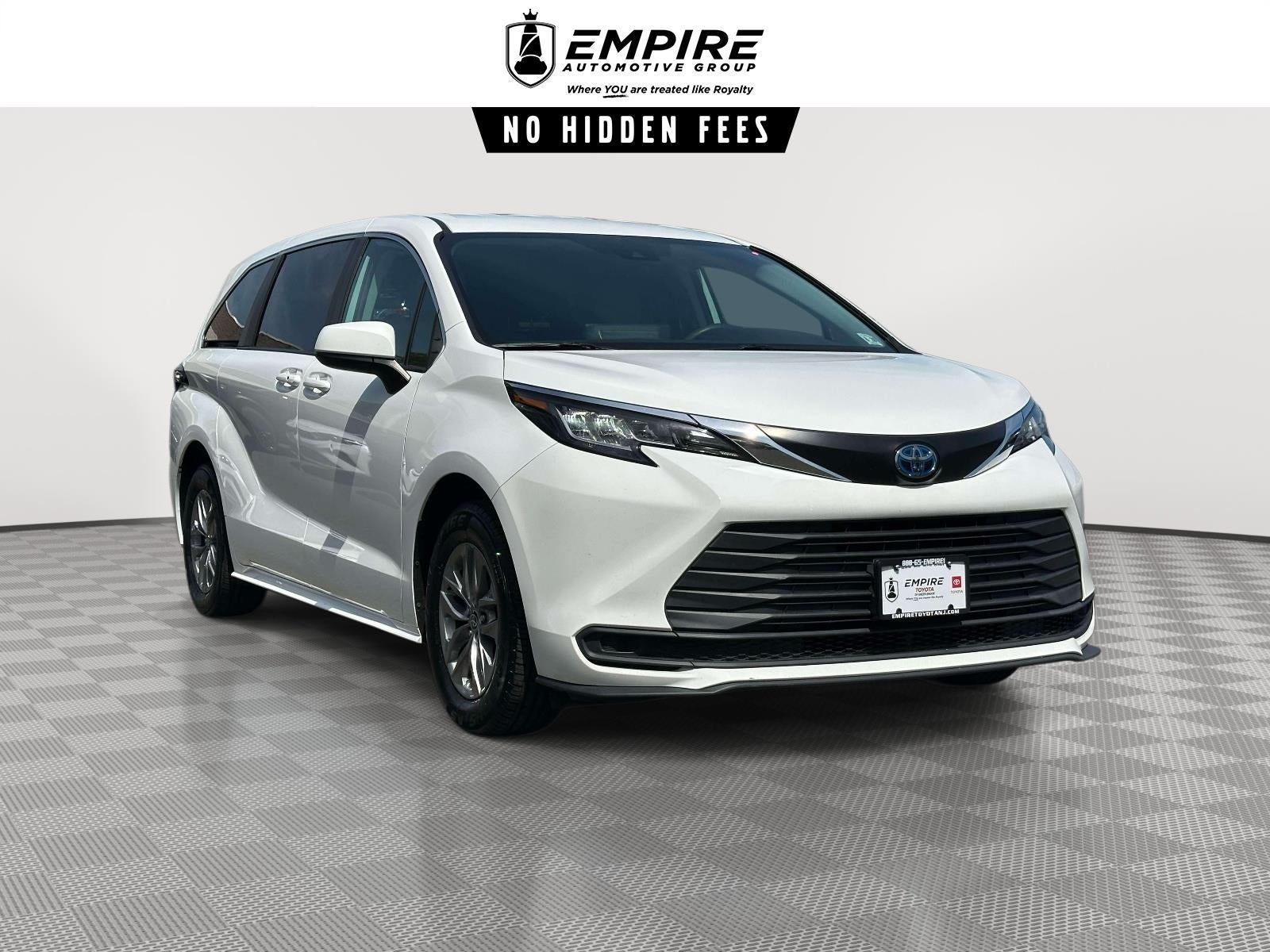2023 Toyota Sienna LE