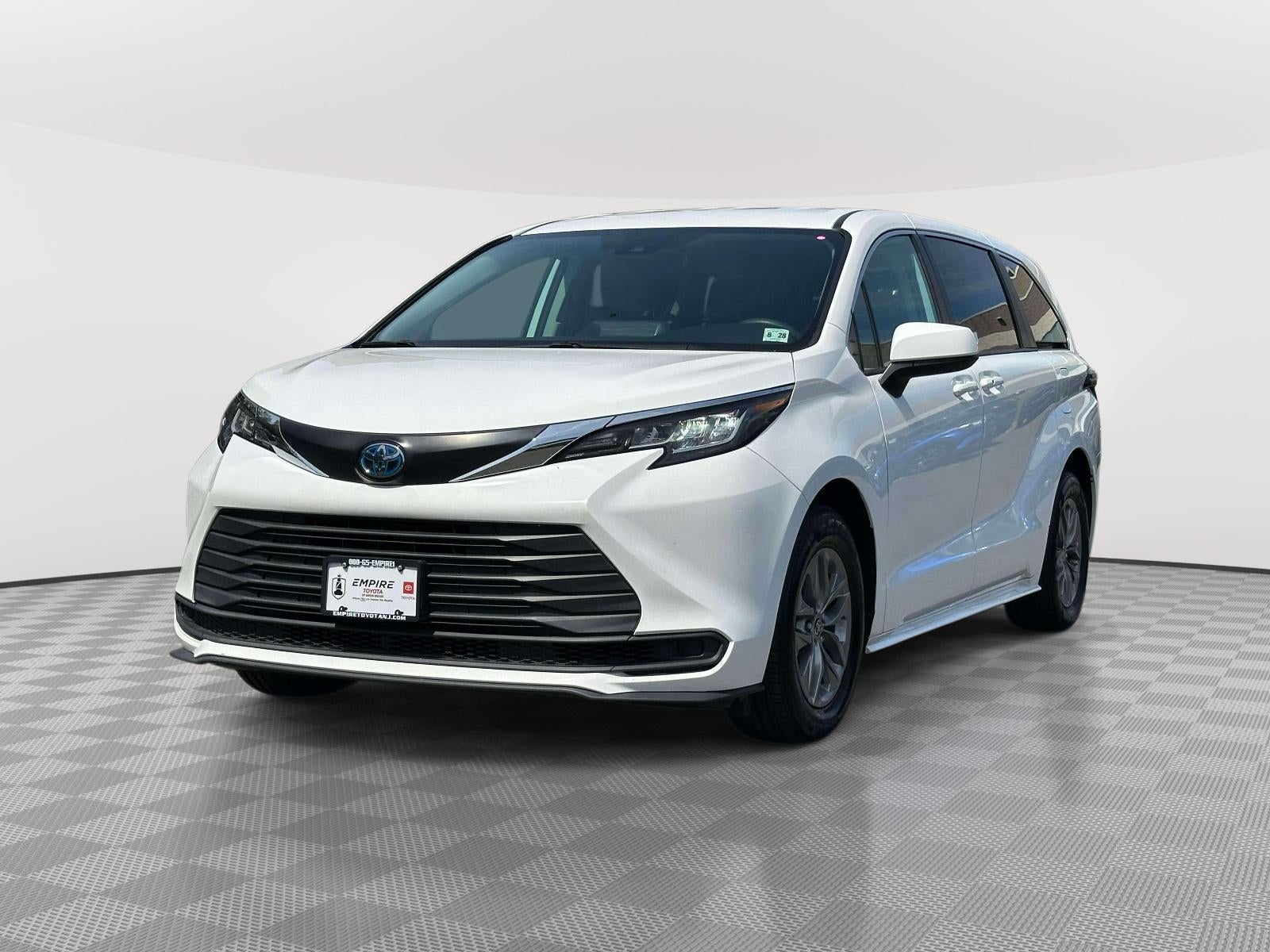 2023 Toyota Sienna LE