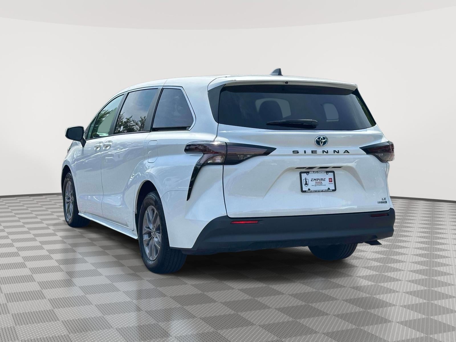 2023 Toyota Sienna LE