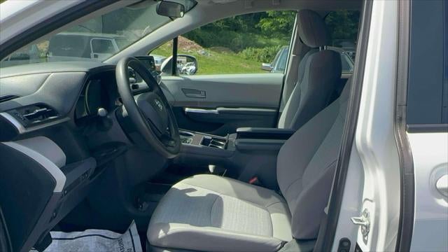 2023 Toyota Sienna LE