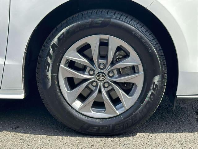 2023 Toyota Sienna LE