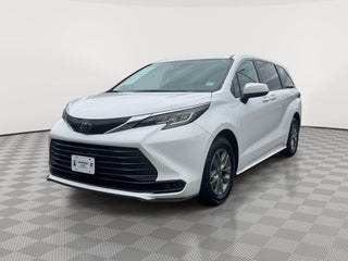 2022 Toyota Sienna LE