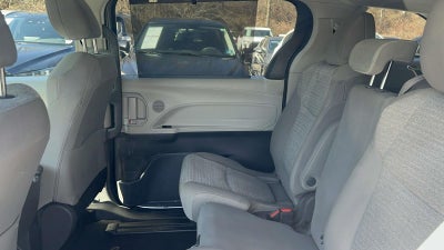 2021 Toyota Sienna LE