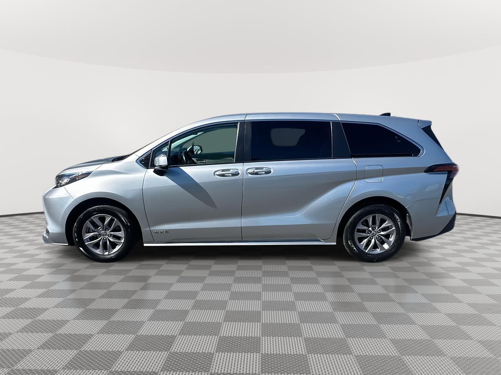 2021 Toyota Sienna LE