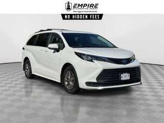2023 Toyota Sienna LE