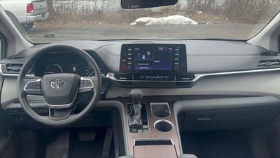 2021 Toyota Sienna LE