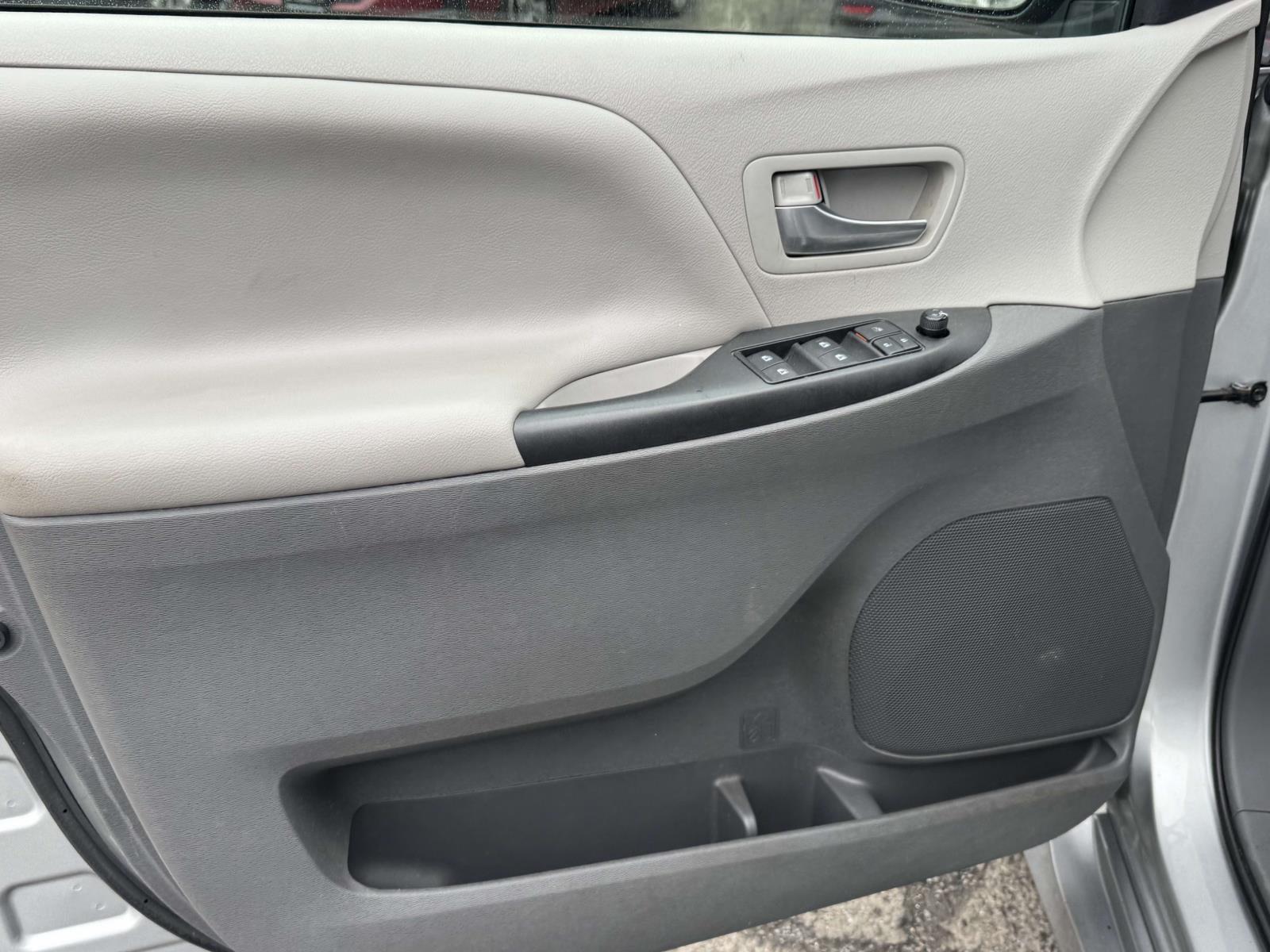 2020 Toyota Sienna LE