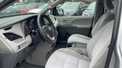 2020 Toyota Sienna LE