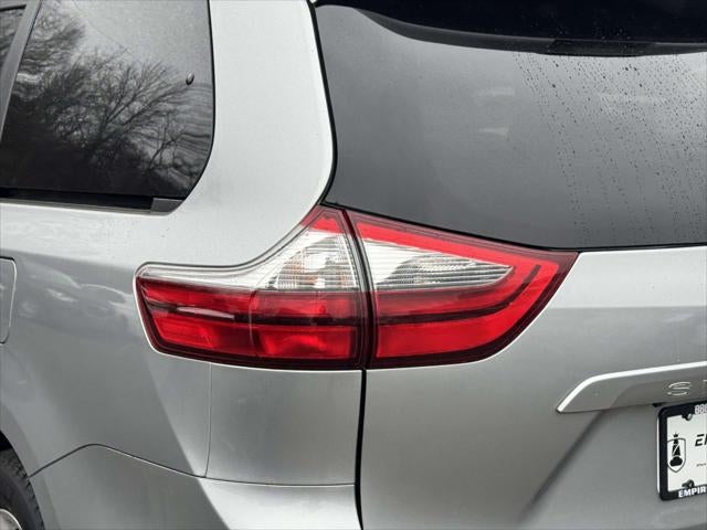 2020 Toyota Sienna LE