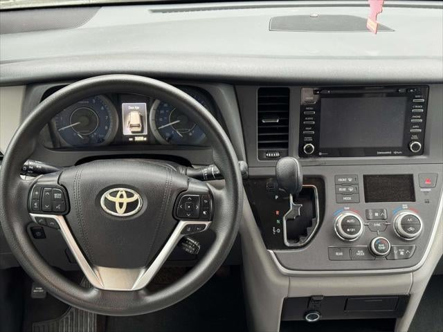 2020 Toyota Sienna LE