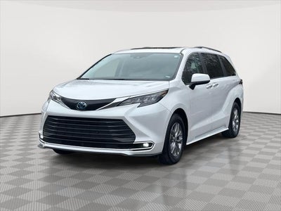 2024 Toyota Sienna XLE