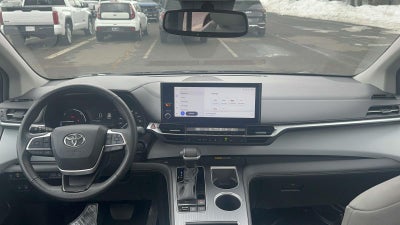 2025 Toyota Sienna XLE 8 Passenger