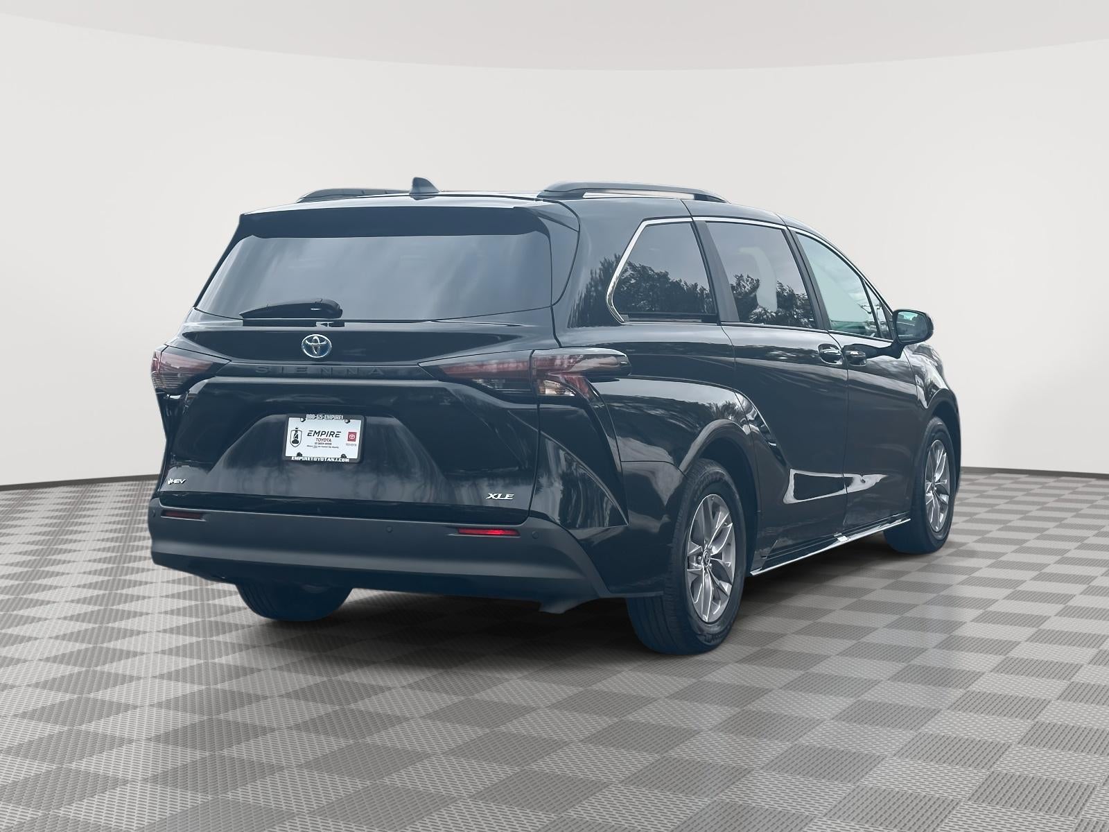 2025 Toyota Sienna XLE 8 Passenger