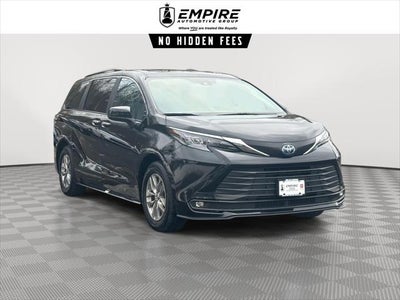 2025 Toyota Sienna XLE 8 Passenger