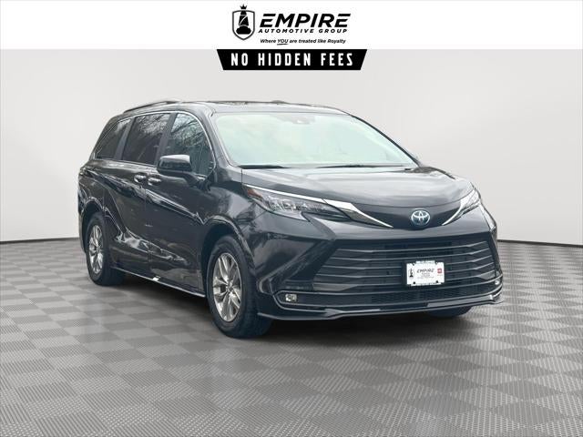2025 Toyota Sienna XLE 8 Passenger