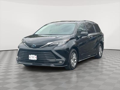 2025 Toyota Sienna XLE 8 Passenger