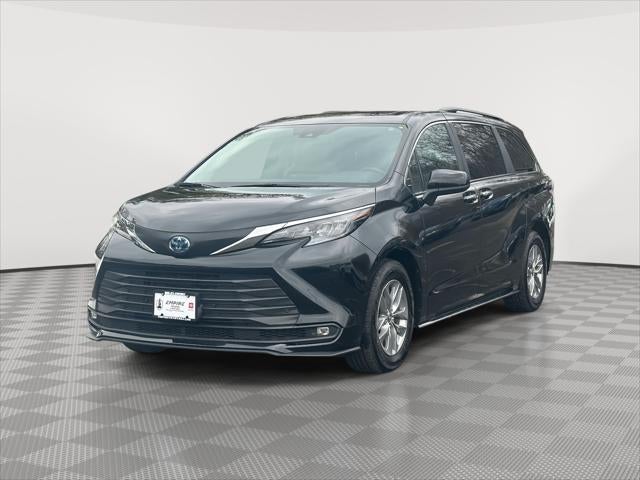 2025 Toyota Sienna XLE 8 Passenger