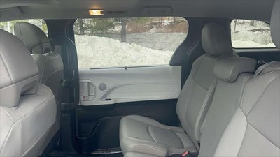 2025 Toyota Sienna XLE 8 Passenger