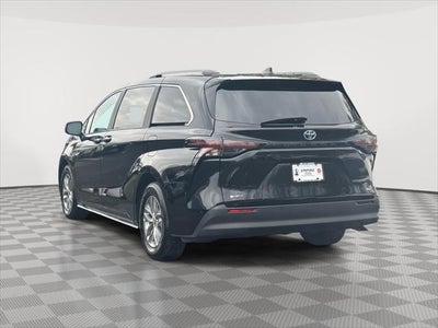 2025 Toyota Sienna XLE 8 Passenger