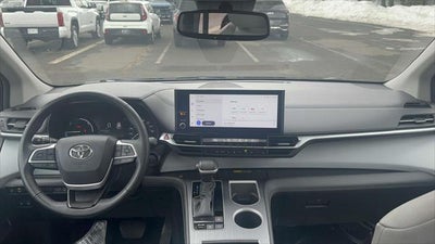 2025 Toyota Sienna XLE 8 Passenger