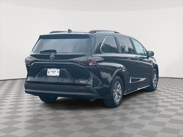 2025 Toyota Sienna XLE 8 Passenger