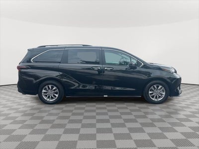 2025 Toyota Sienna XLE 8 Passenger