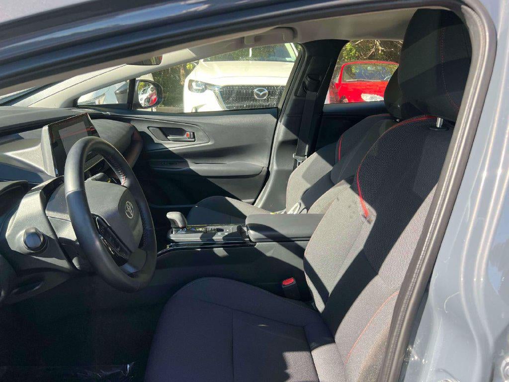 2025 Toyota Prius Plug-In Hybrid SE