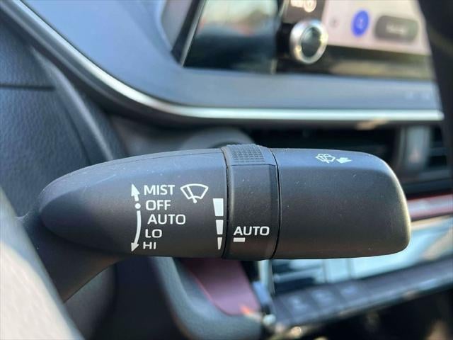 2025 Toyota Prius Plug-In Hybrid SE