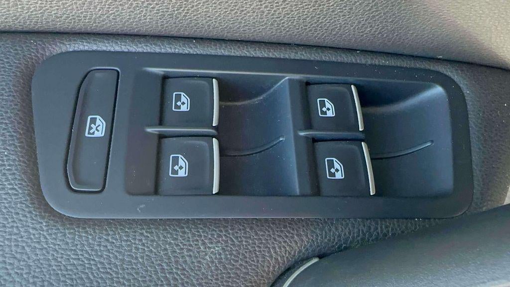2019 Volkswagen Golf R 2.0T w/DCC Navigation