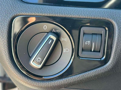2019 Volkswagen Golf R 2.0T w/DCC Navigation