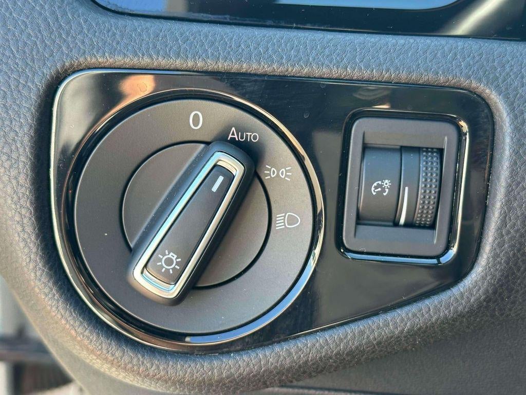 2019 Volkswagen Golf R 2.0T w/DCC Navigation