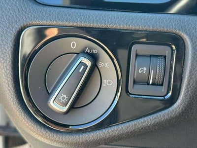 2019 Volkswagen Golf R 2.0T w/DCC Navigation