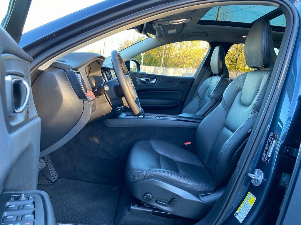 2024 Volvo XC60 B5 Plus Dark Theme